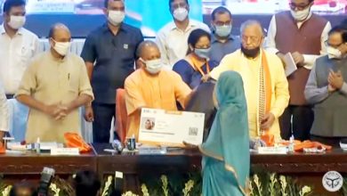 Photo of CM योगी ने वितरित किए आयुष्मान कार्ड, कहा- अब कारपोरेट अस्पताल में भी इलाज करा सकेंगे